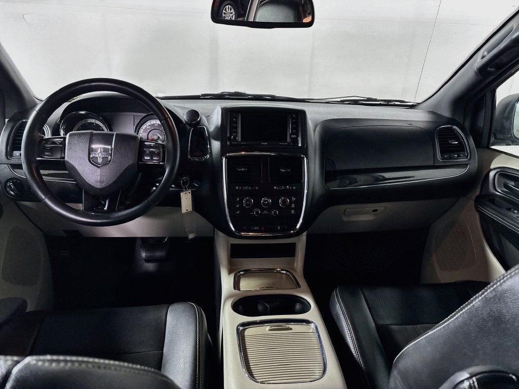 Used 2019 Dodge Grand Caravan SXT FWD image 12