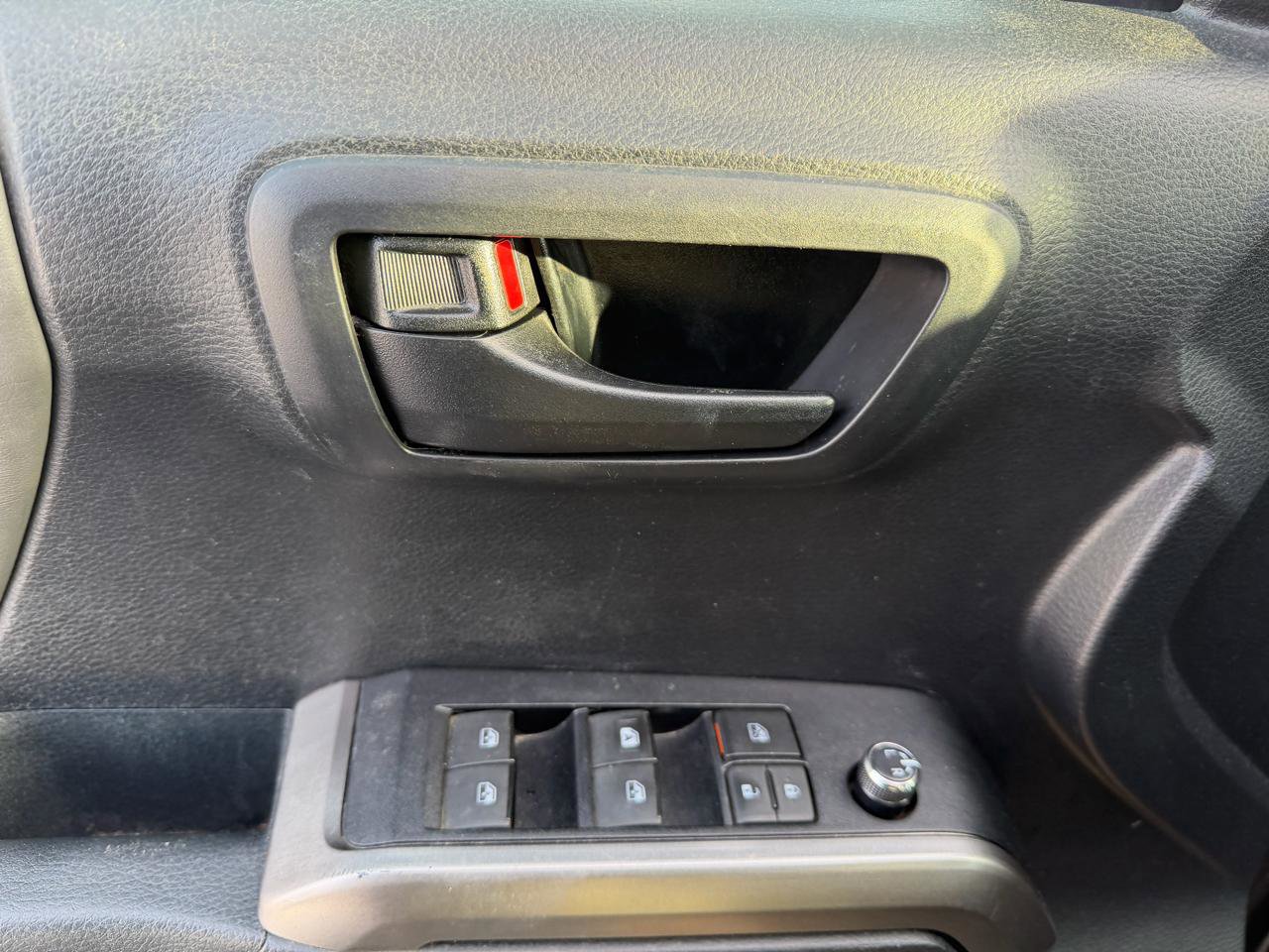 Used 2018 Toyota Tacoma SR5 image 19