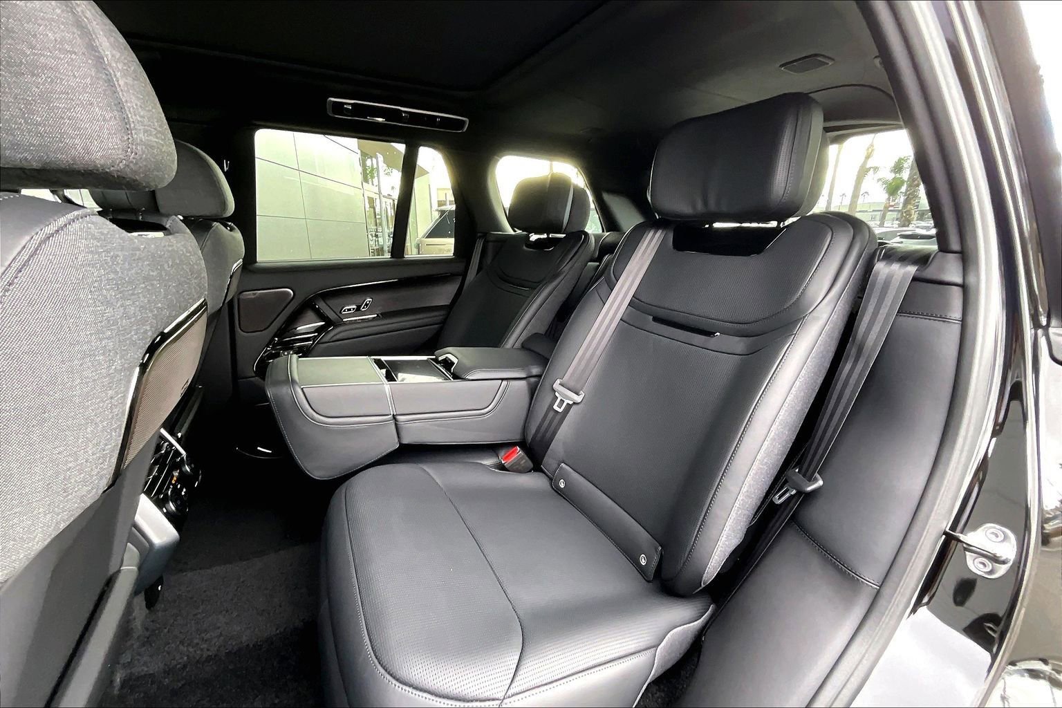 New 2026 Land Rover Range Rover SV image 10