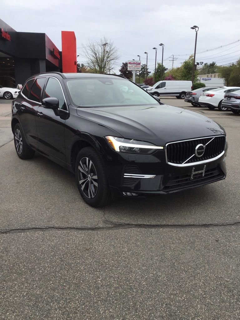 Used 2023 Volvo XC60 B5 Core AWD/4WD image 1