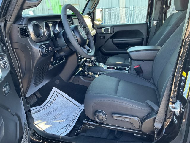 Used 2023 Jeep Gladiator Sport AWD/4WD image 9