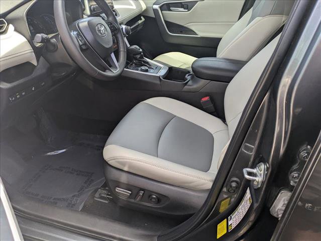 Used 2023 Toyota RAV4 XLE Premium image 13
