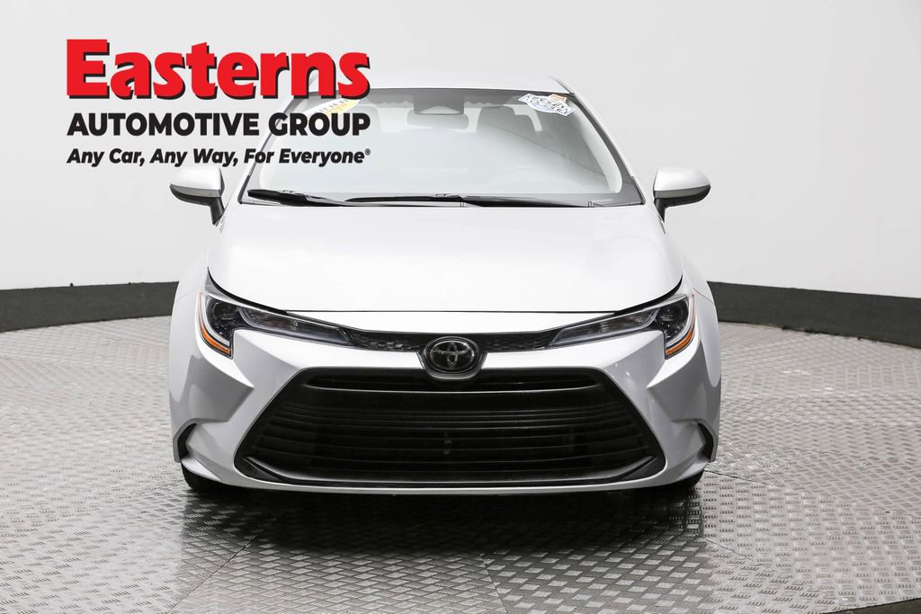 Used 2023 Toyota Corolla LE image 2
