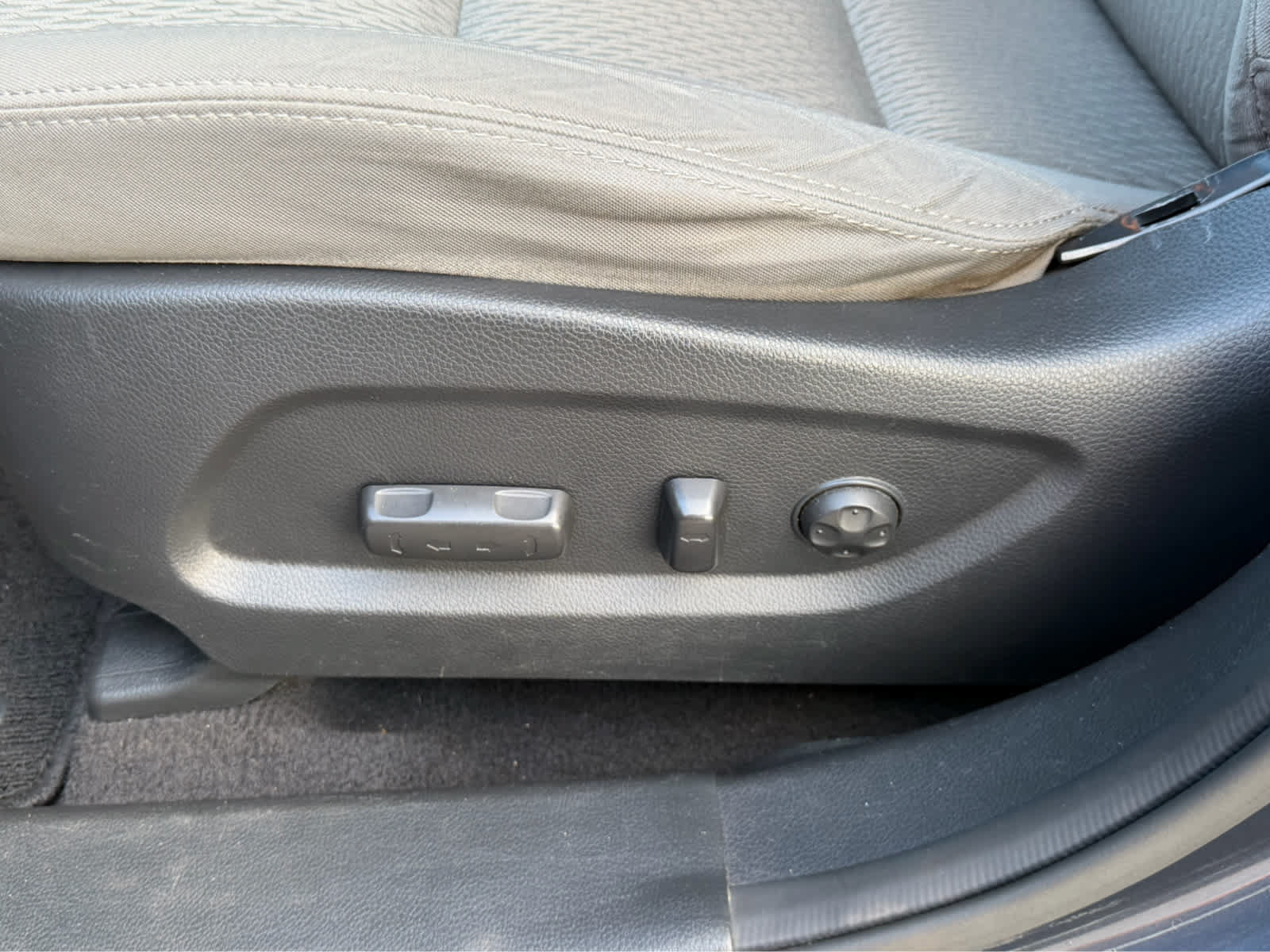 Used 2017 Hyundai Santa Fe SE w/ Cargo Package FWD image 23