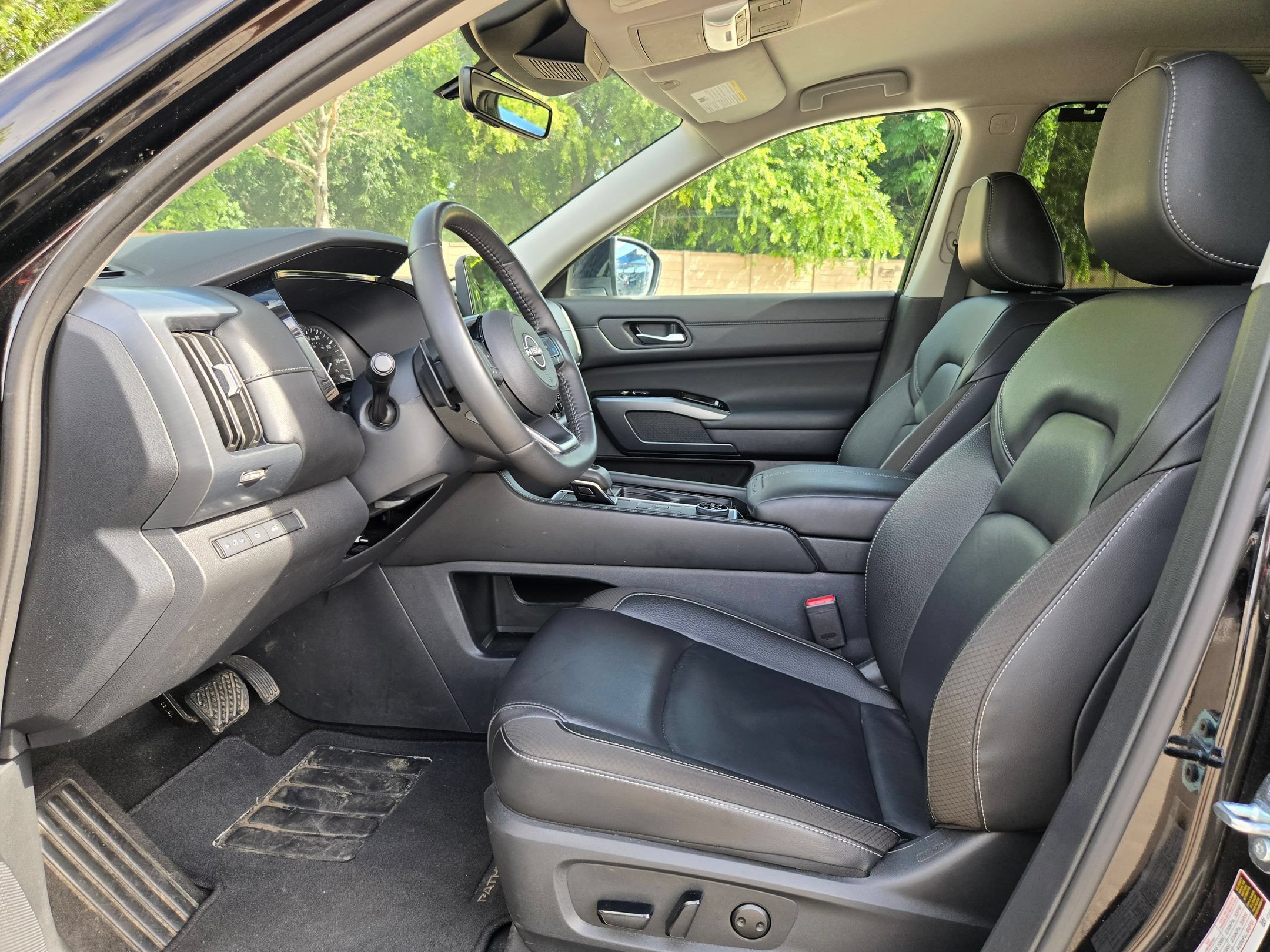 Used 2025 Nissan Pathfinder SL AWD/4WD image 9