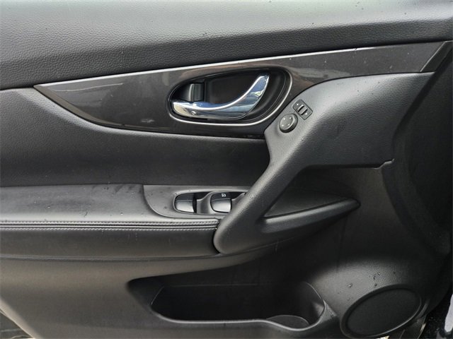 Used 2020 Nissan Rogue SV image 19