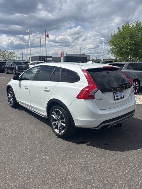 Used 2016 Volvo V60 T5 Cross Country AWD/4WD image 5