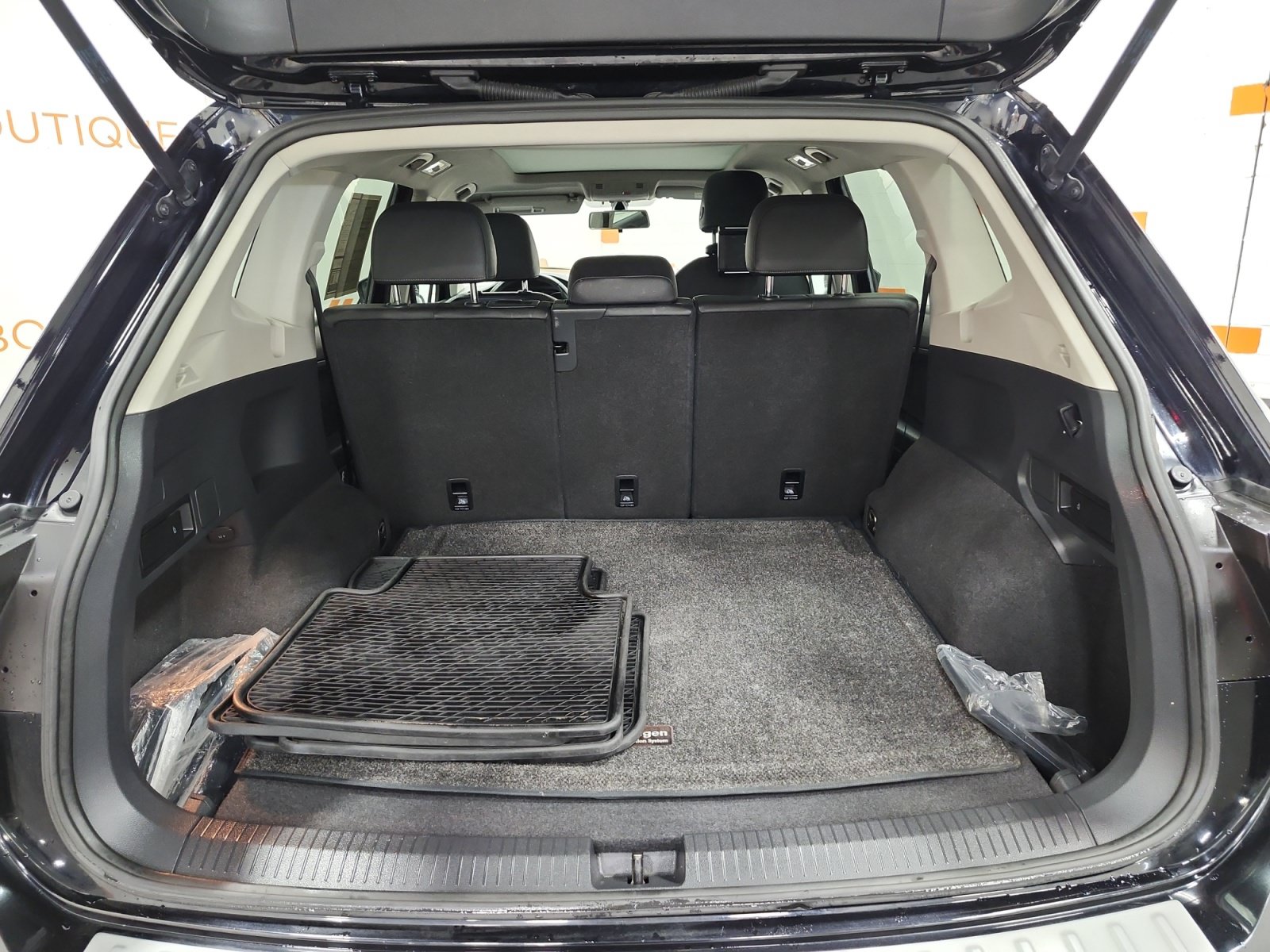 Used 2020 Volkswagen Tiguan SE w/ Panoramic Sunroof Package AWD/4WD image 16