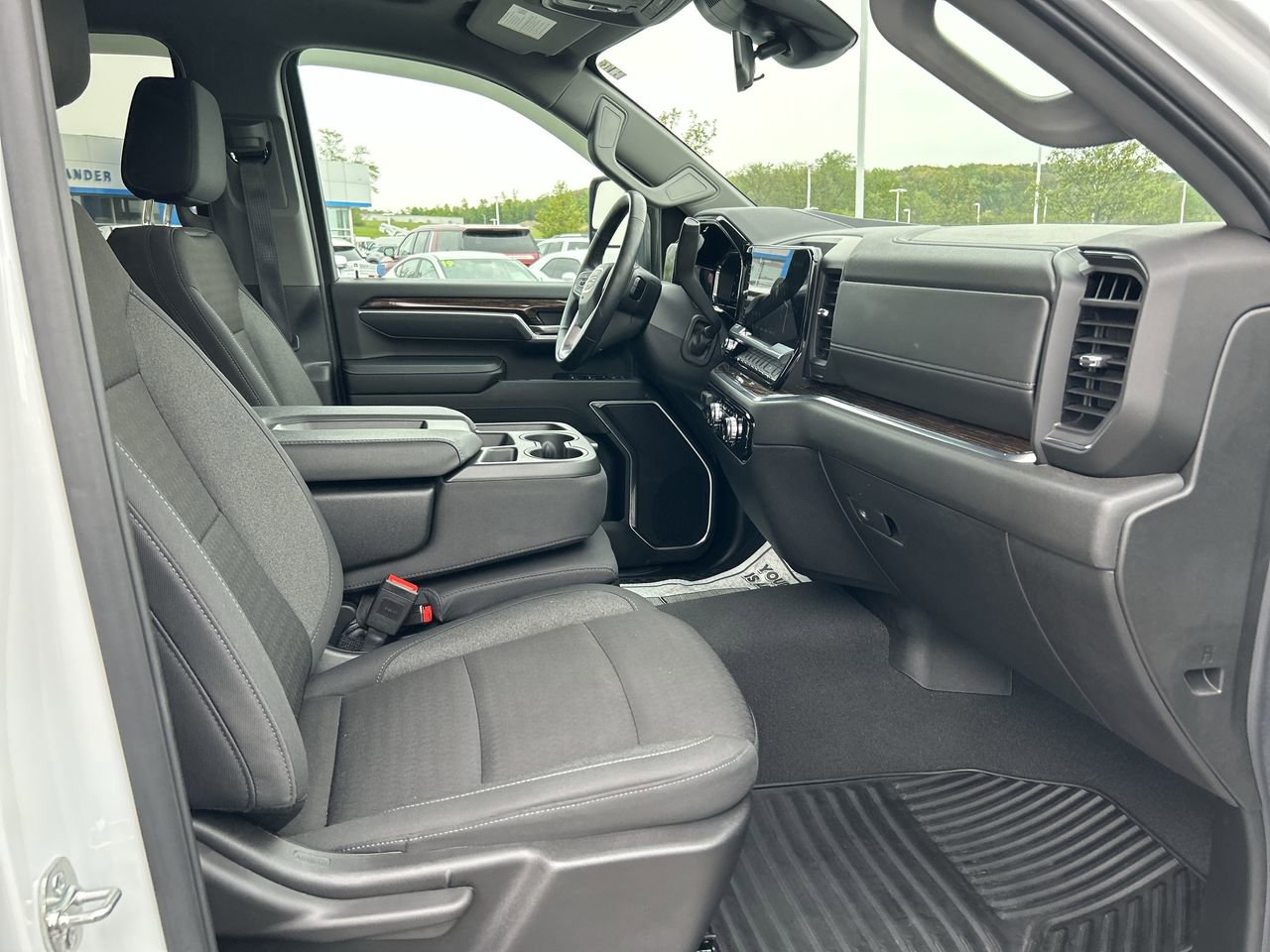 Used 2025 GMC Sierra 2500 SLE w/ SLE Convenience Package AWD/4WD image 15