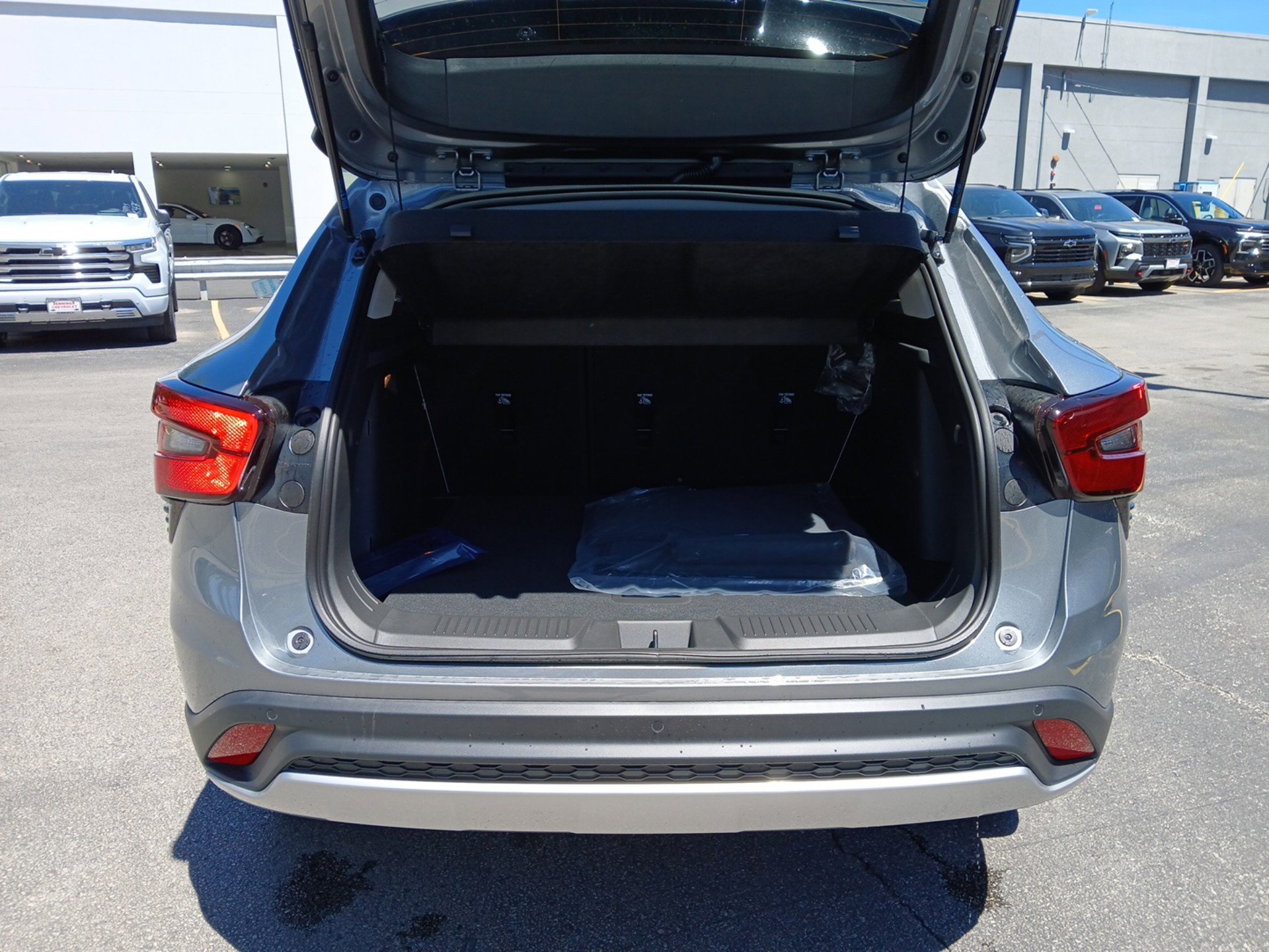 New 2026 Chevrolet Trax LT w/ Driver Confidence Package FWD image 23