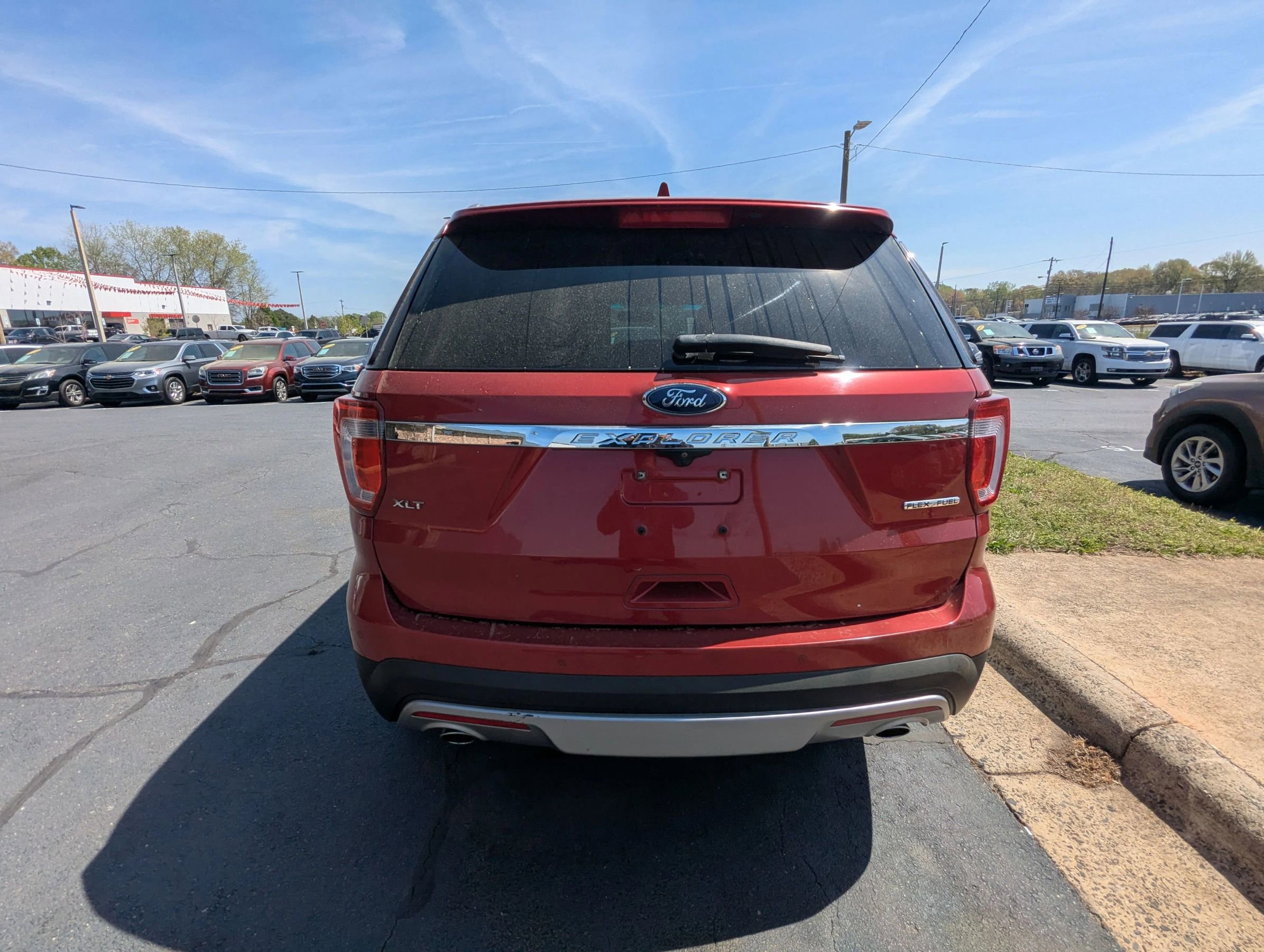 Used 2016 Ford Explorer XLT w/ Equipment Group 202A FWD image 6