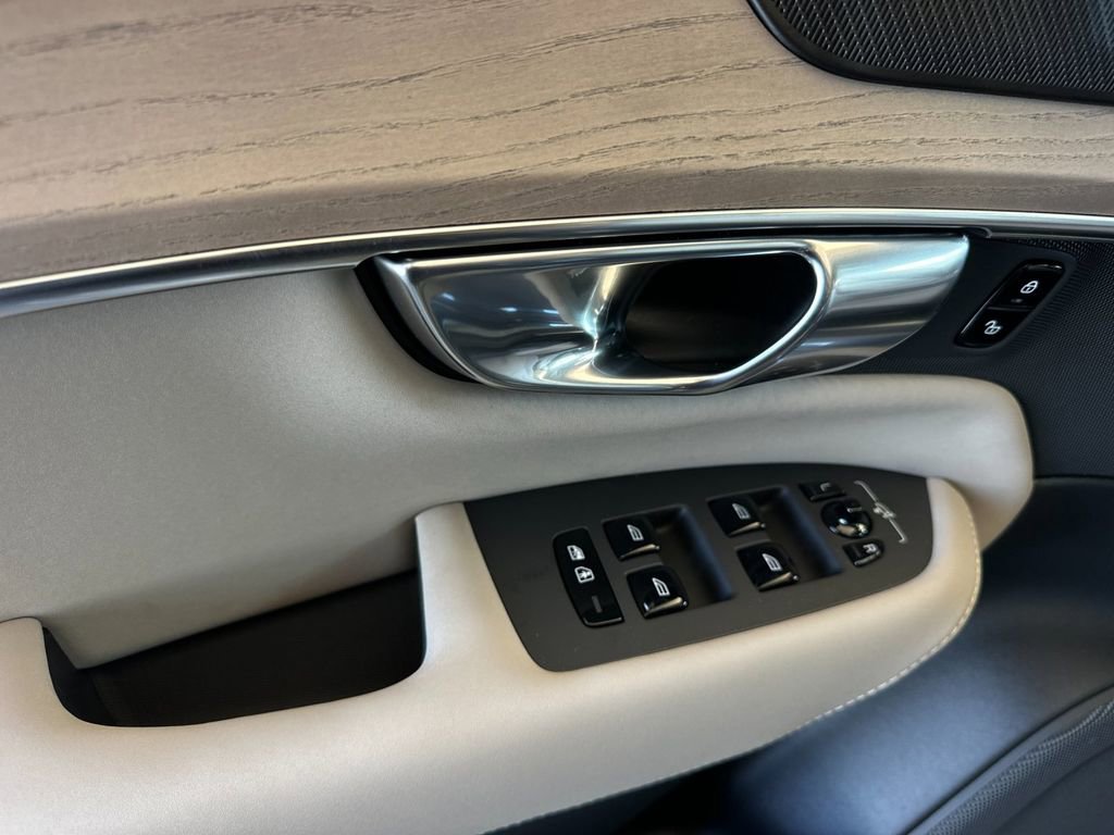 New 2026 Volvo XC90 T8 Plus w/ Protection Package Premier image 10