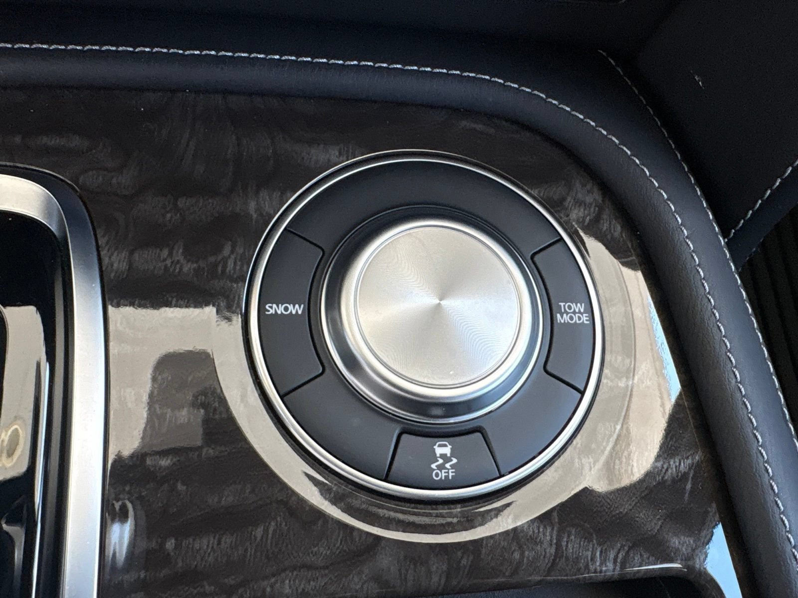 Used 2024 Nissan Armada Platinum w/ Cargo Package RWD image 34