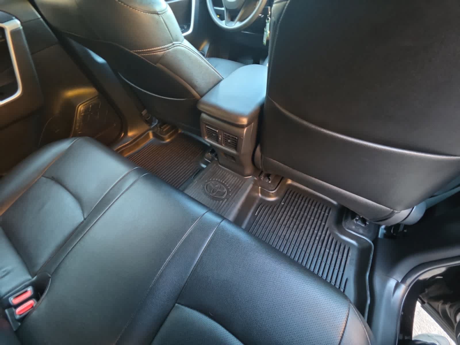 Used 2024 Toyota RAV4 LE AWD/4WD image 23