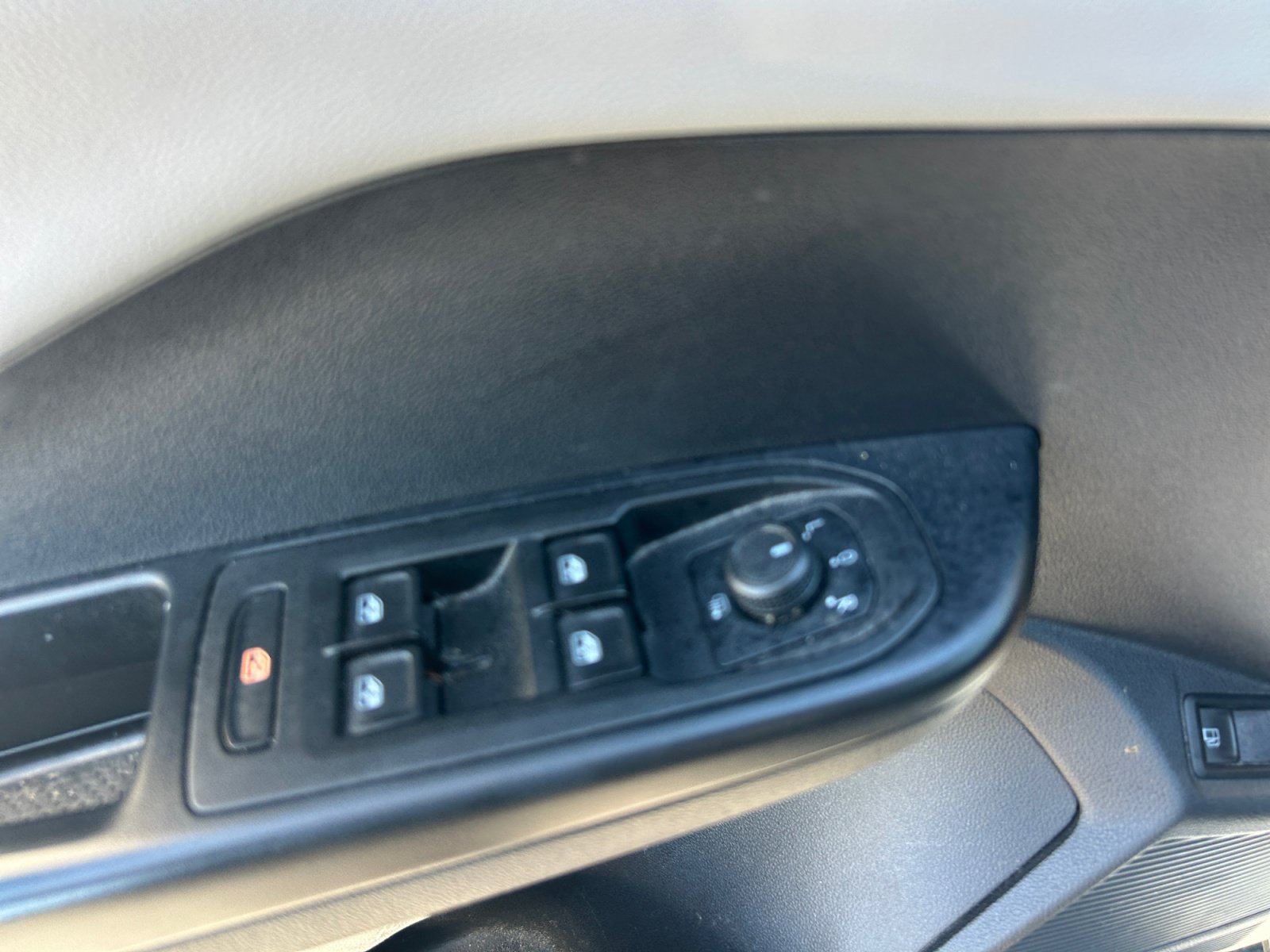 Used 2022 Volkswagen Taos SE FWD image 13