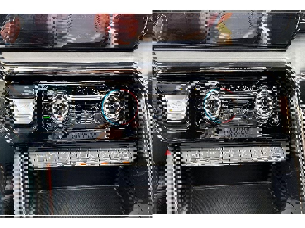 Used 2024 GMC Sierra 1500 AT4X image 25