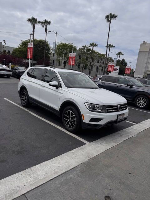 Used 2021 Volkswagen Tiguan SE w/ Panoramic Sunroof Package AWD/4WD image 2