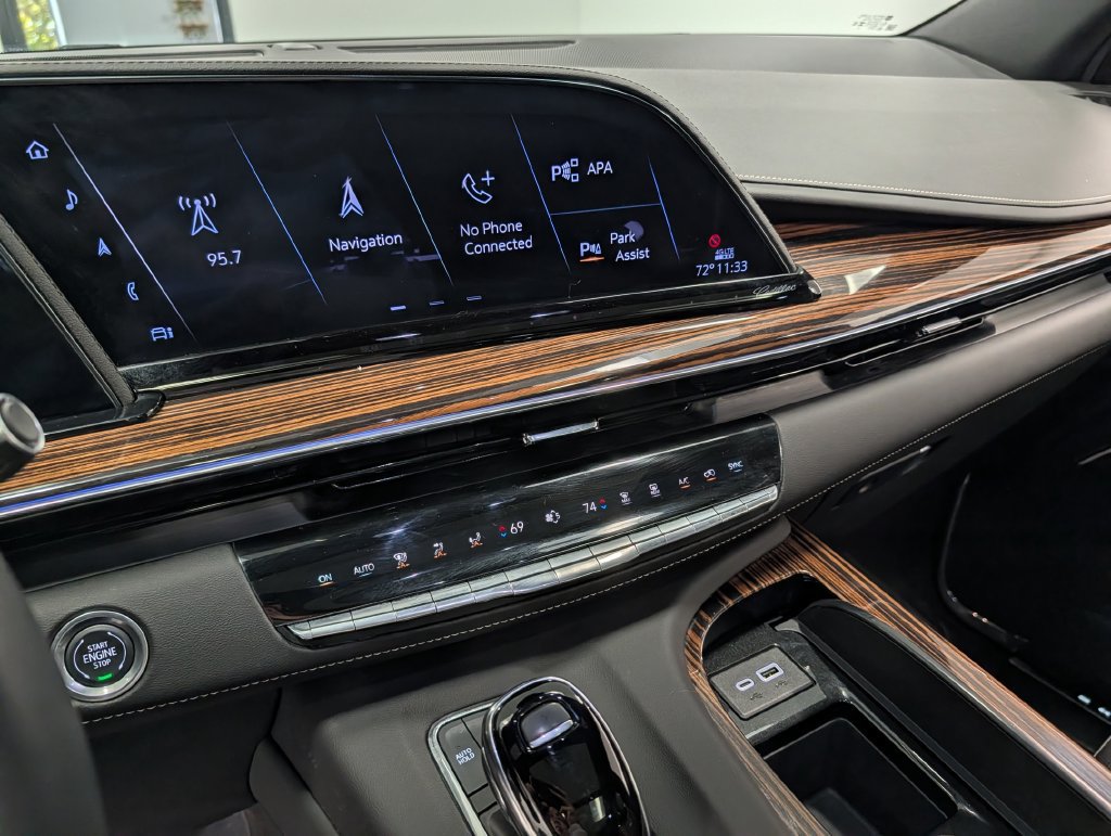 Used 2024 Cadillac Escalade Premium Luxury w/ Performance Package AWD/4WD image 11