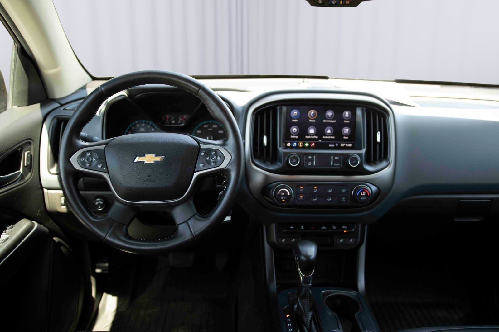 Used 2022 Chevrolet Colorado Z71 w/ Z71 Midnight Edition AWD/4WD image 3