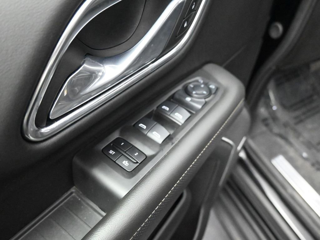 Used 2024 GMC Yukon SLT image 29