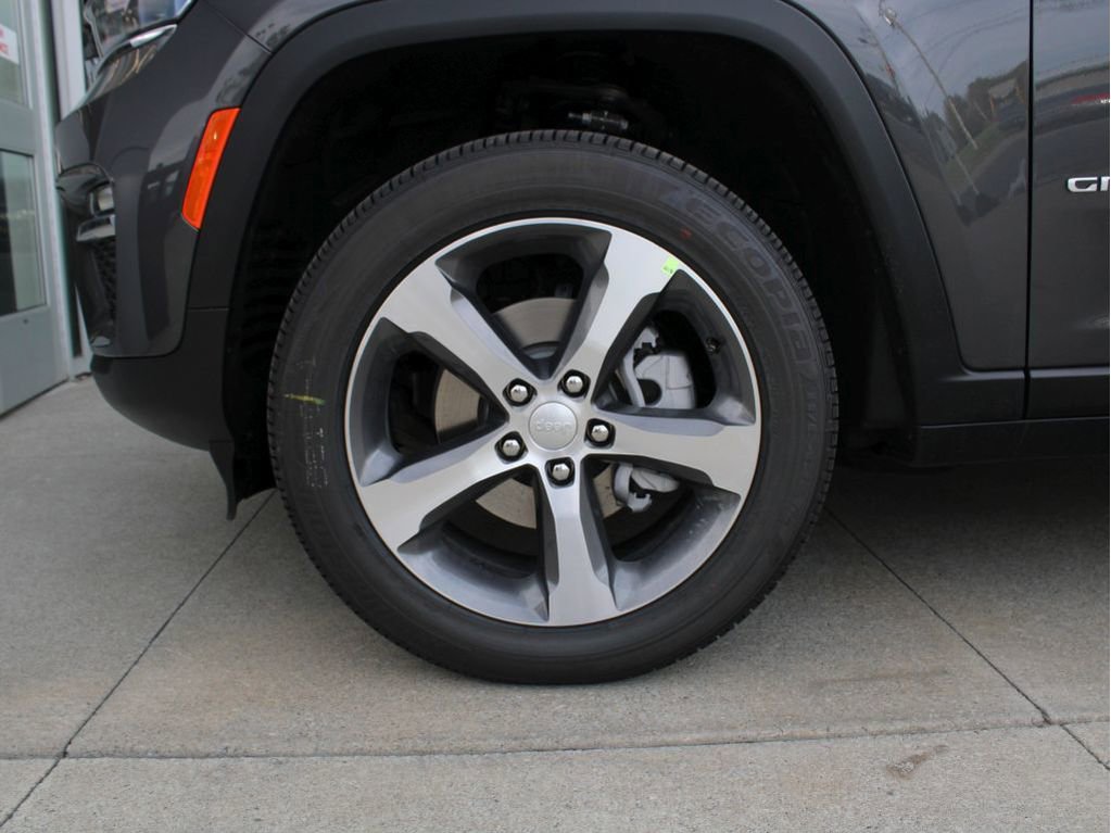 New 2025 Jeep Grand Cherokee Limited image 36