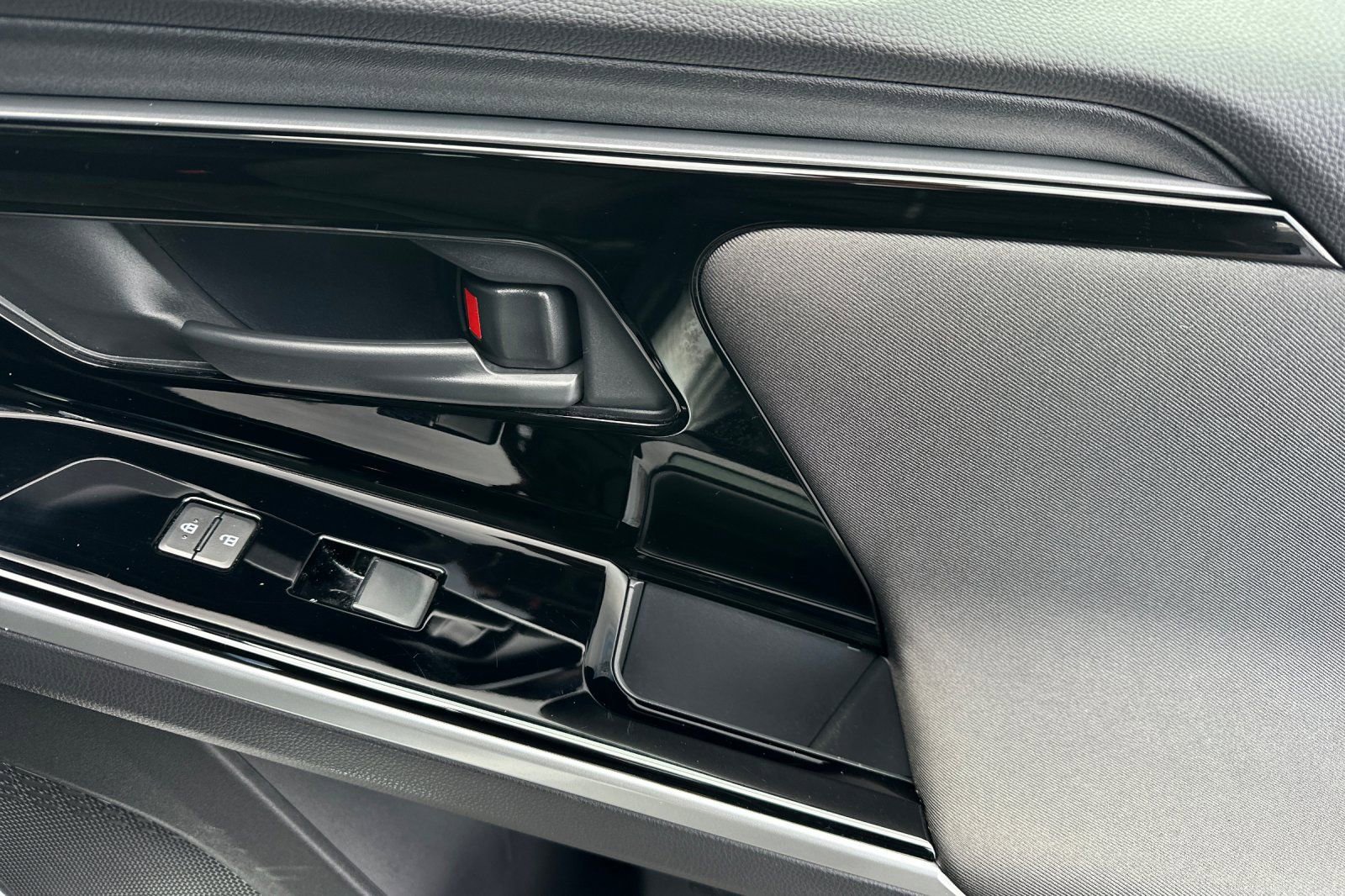 Used 2025 Subaru Solterra Premium w/ Premium Convenience Package image 22