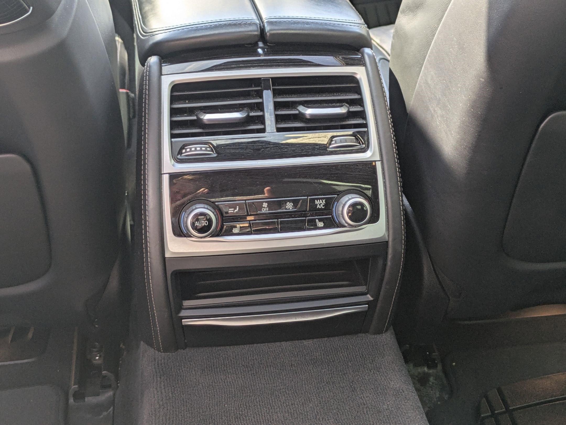 Used 2019 BMW 750i w/ M Sport Package RWD image 26