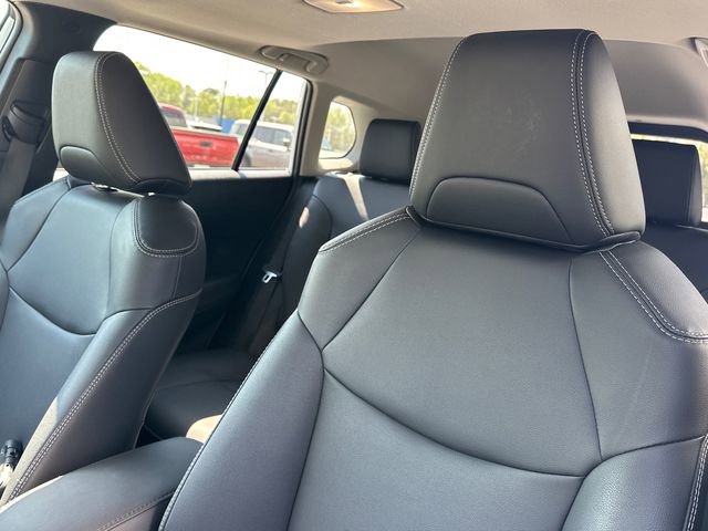 Used 2025 Toyota Corolla Cross XLE w/ Convenience Package image 17