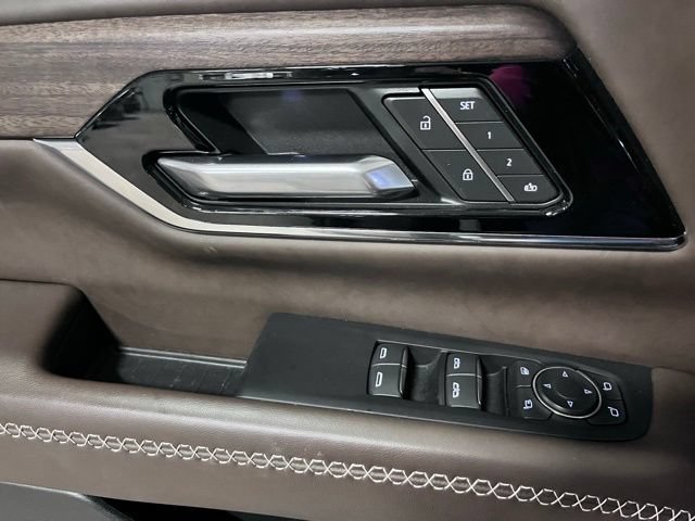 Used 2025 GMC Yukon Denali Ultimate w/ LPO, Floor Liner Package AWD/4WD image 27