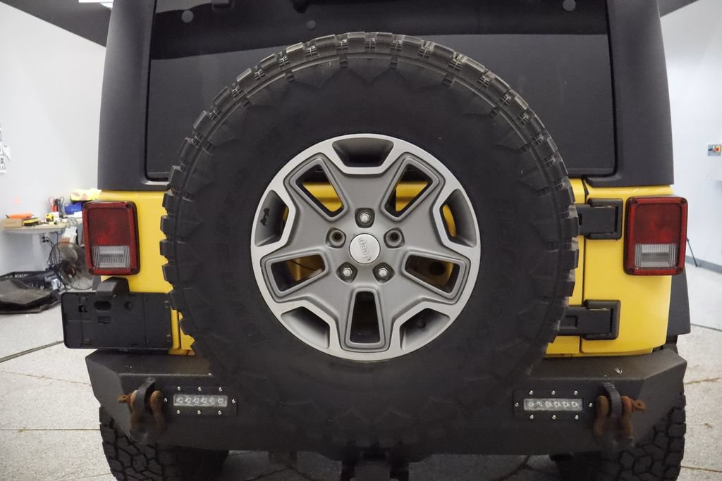 Used 2015 Jeep Wrangler Rubicon AWD/4WD image 12