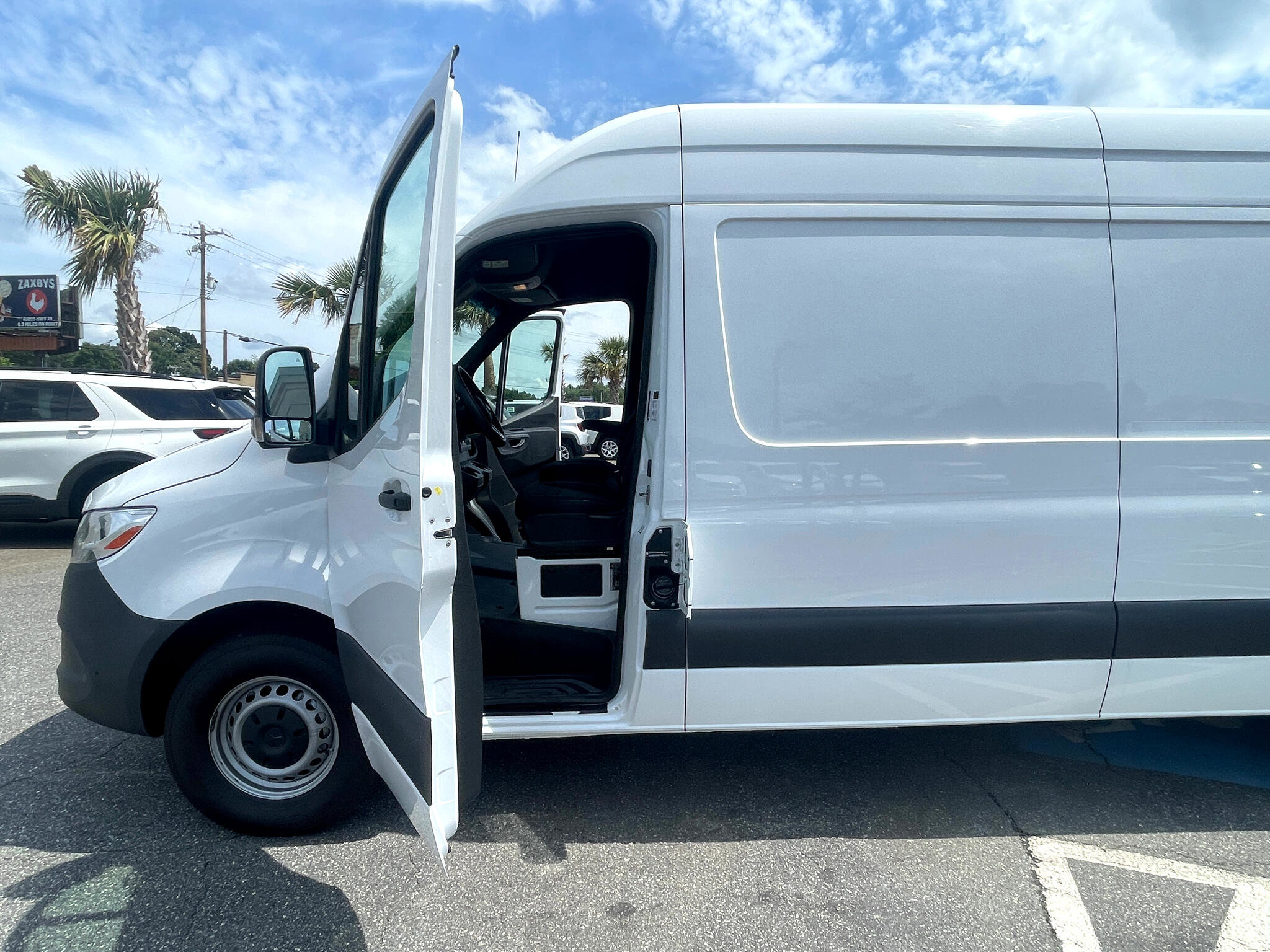 Used 2023 Mercedes-Benz Sprinter 2500 image 13