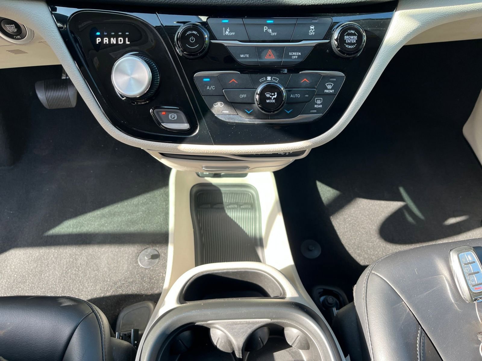 Used 2023 Chrysler Pacifica Touring-L FWD image 42