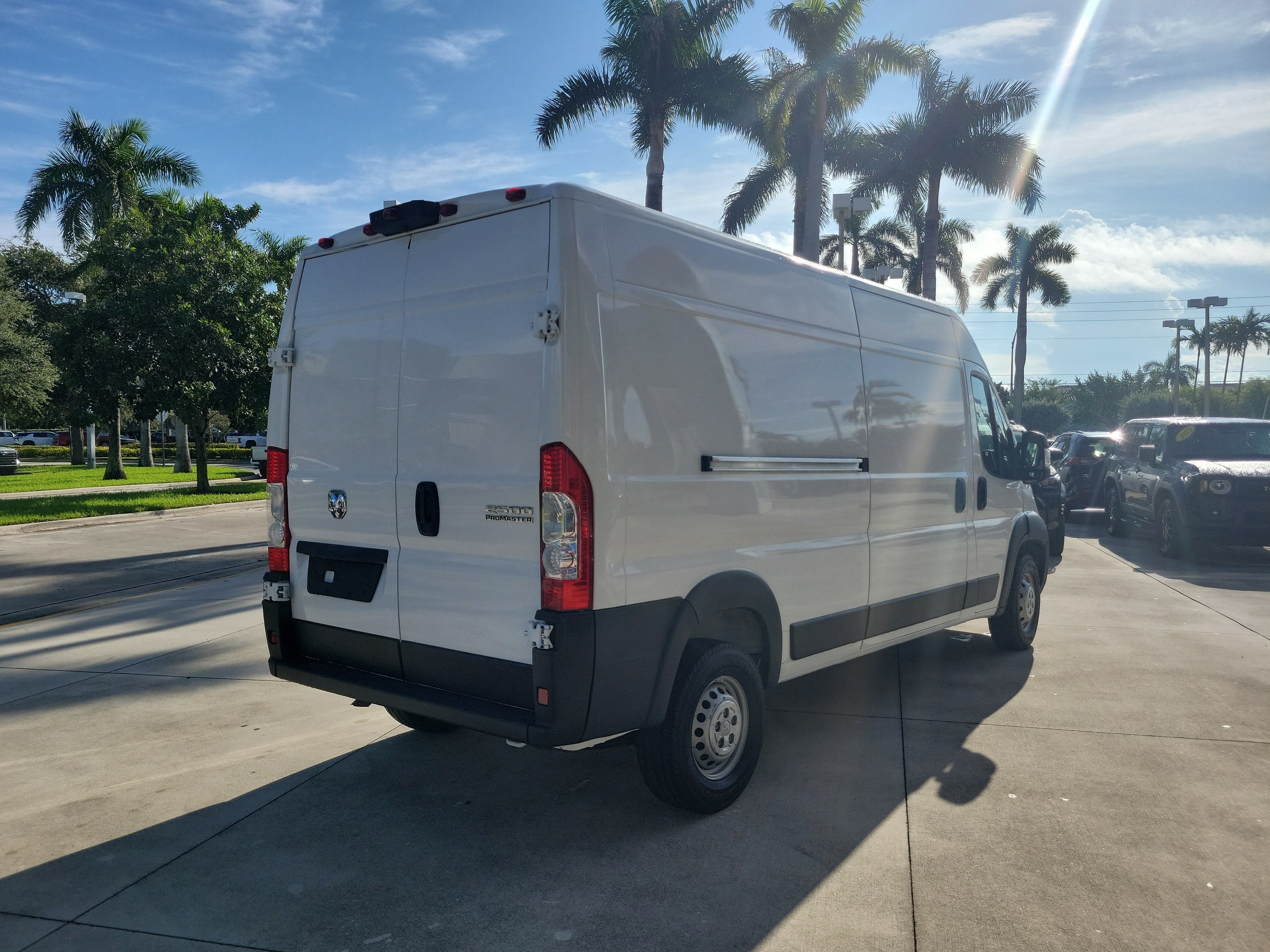 Used 2025 RAM ProMaster 2500 w/ Convenience Group FWD image 7