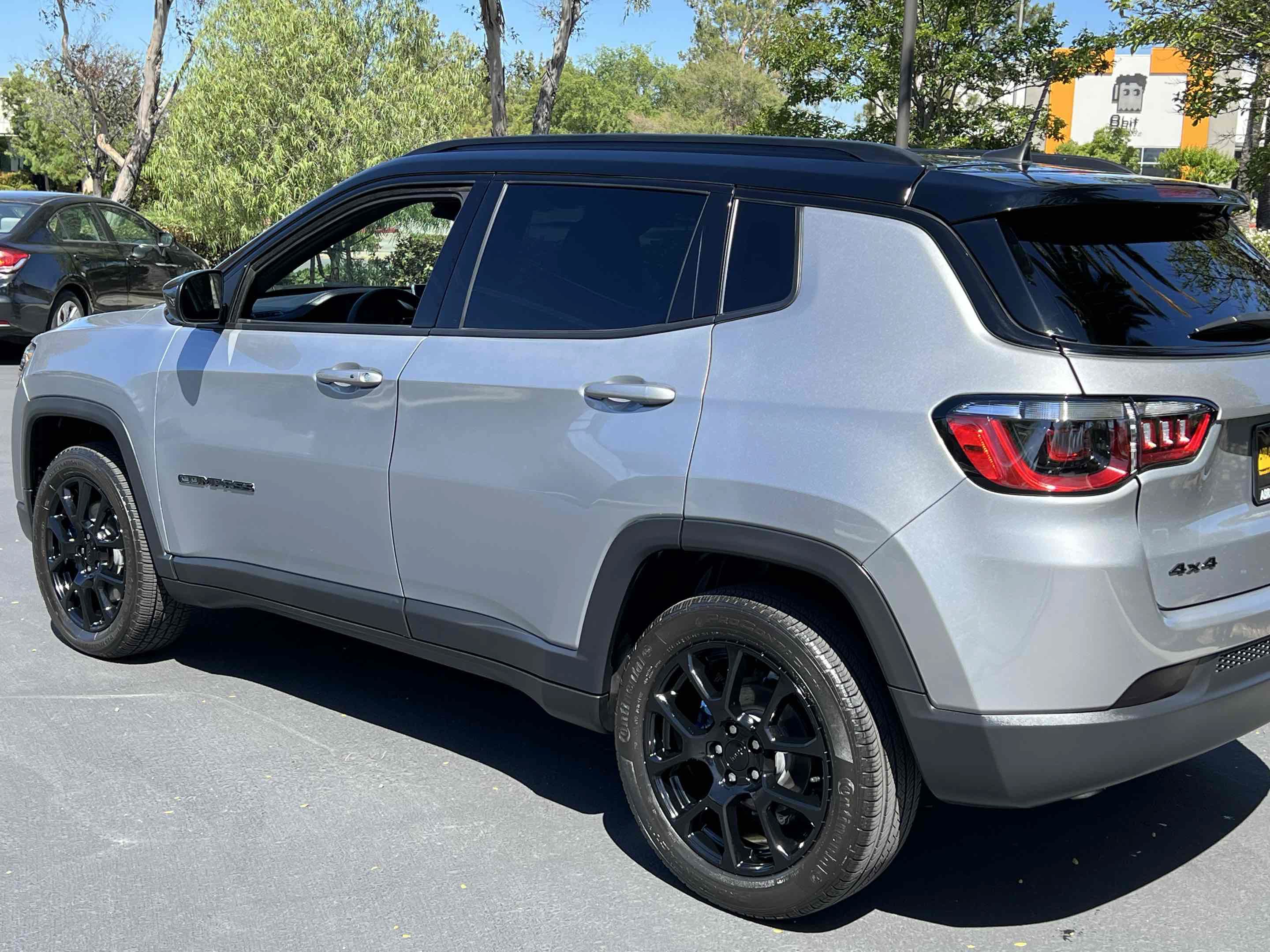 Used 2023 Jeep Compass Latitude AWD/4WD image 52