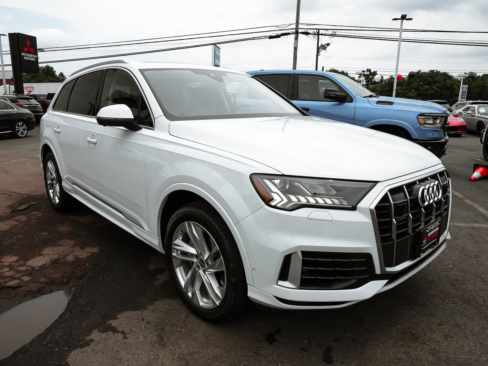 Used 2023 Audi Q7 3.0T Premium w/ Convenience Package AWD/4WD image 3