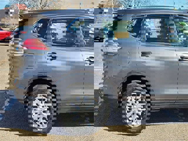 Used 2016 Nissan Rogue S image 4