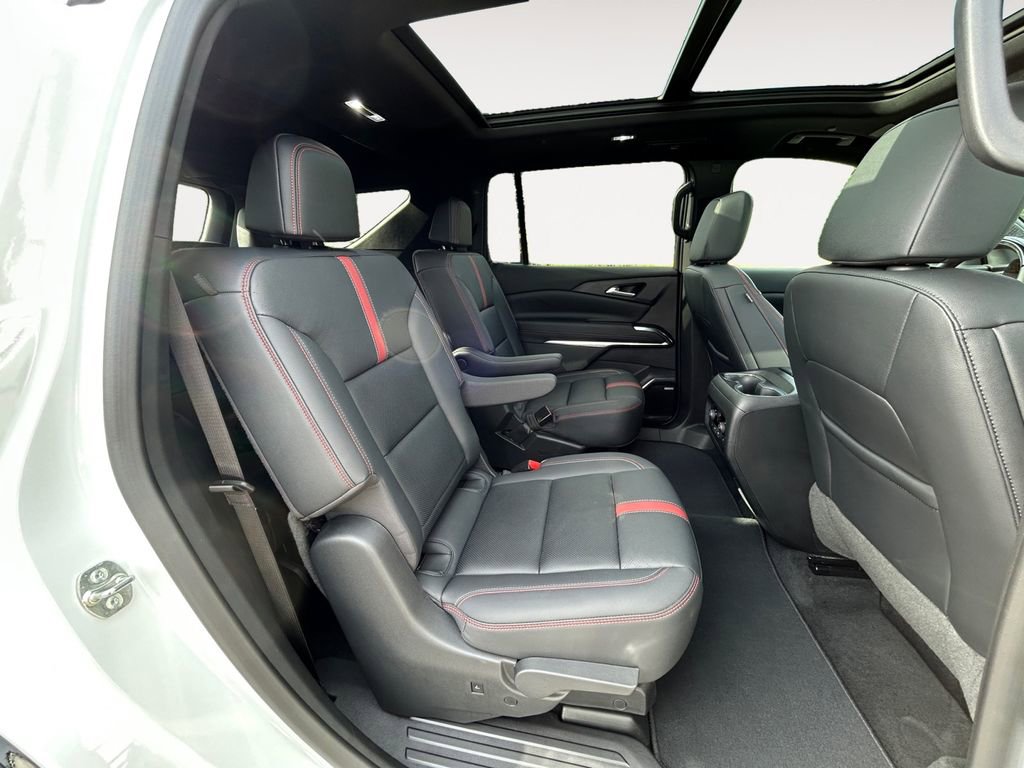 Used 2024 Chevrolet Traverse RS image 11