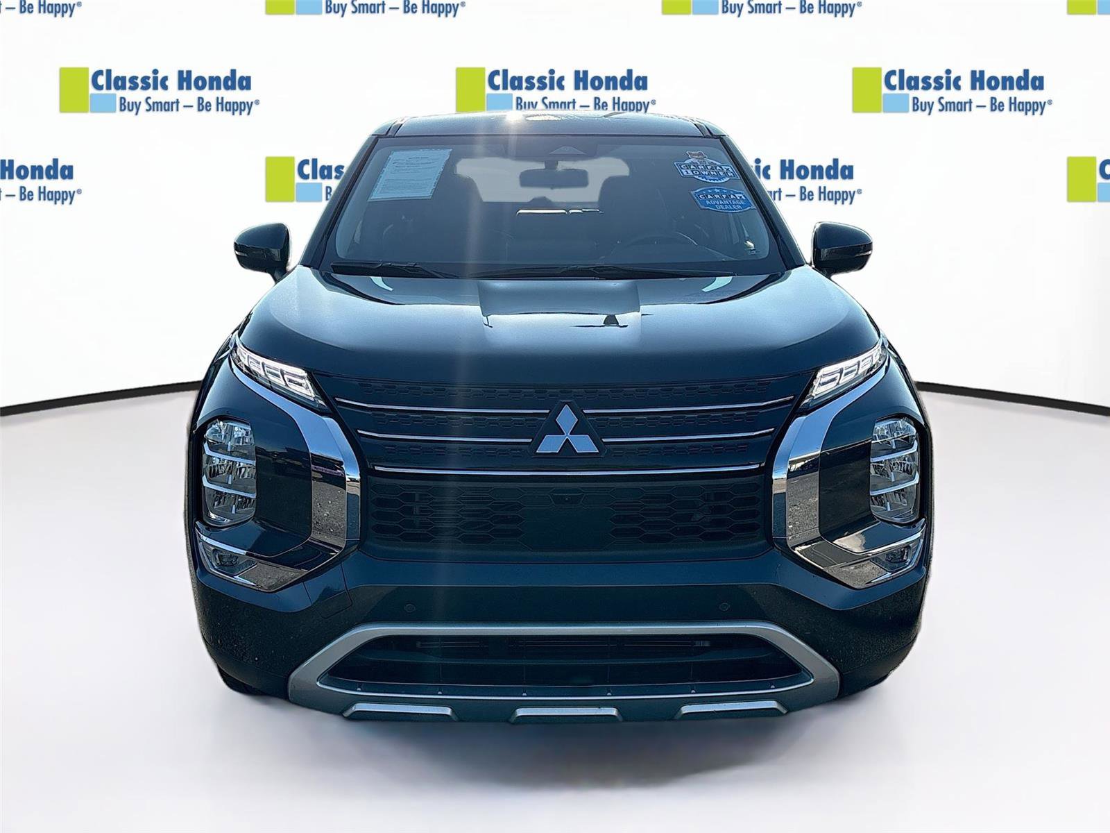 Used 2024 Mitsubishi Outlander SE image 2