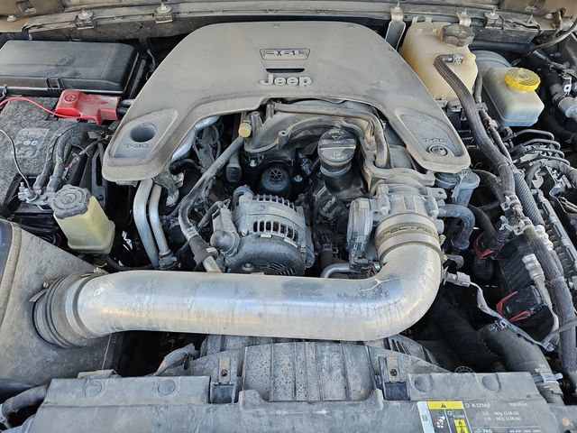 Used 2018 Jeep Wrangler Unlimited Sahara AWD/4WD image 31