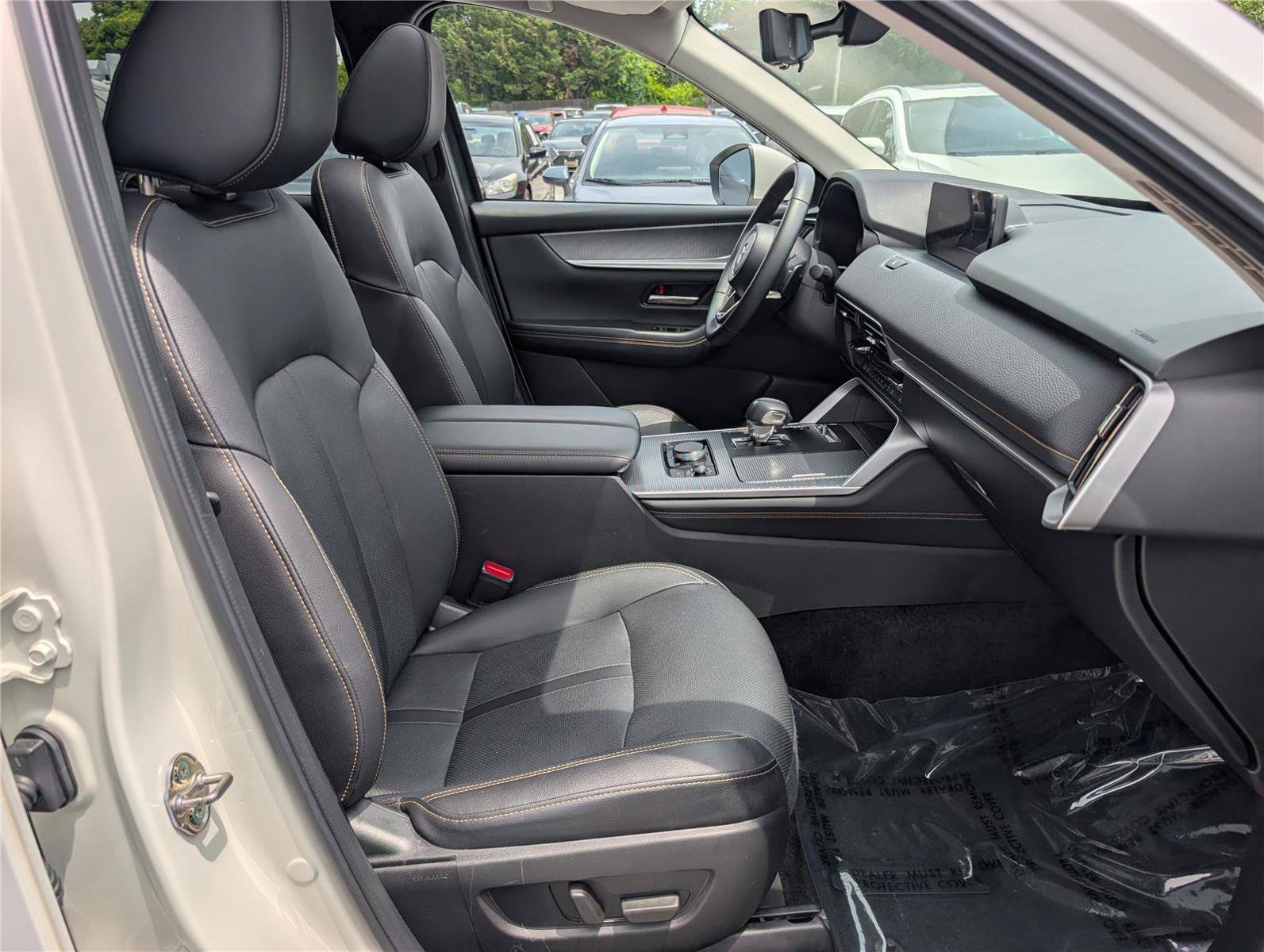 Used 2024 MAZDA CX-90 Plug-In Hybrid w/ Preferred AWD/4WD image 12
