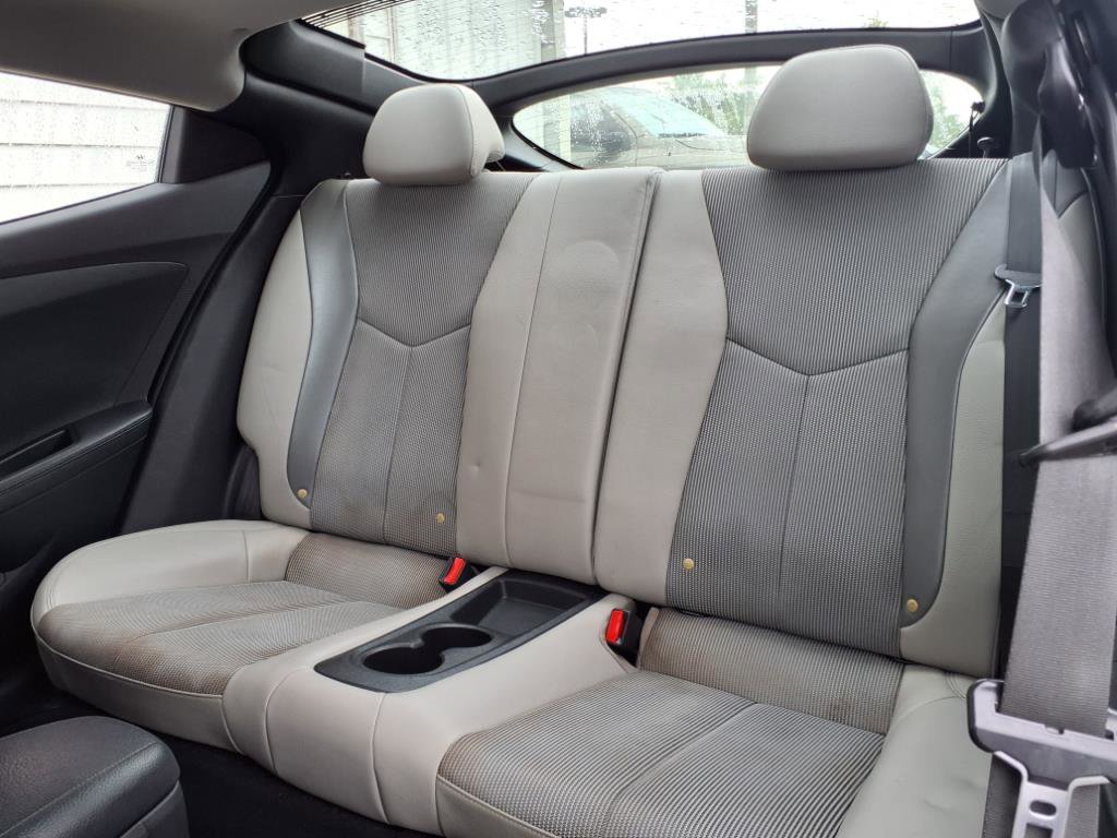 Used 2013 Hyundai Veloster w/ Style Pkg image 9