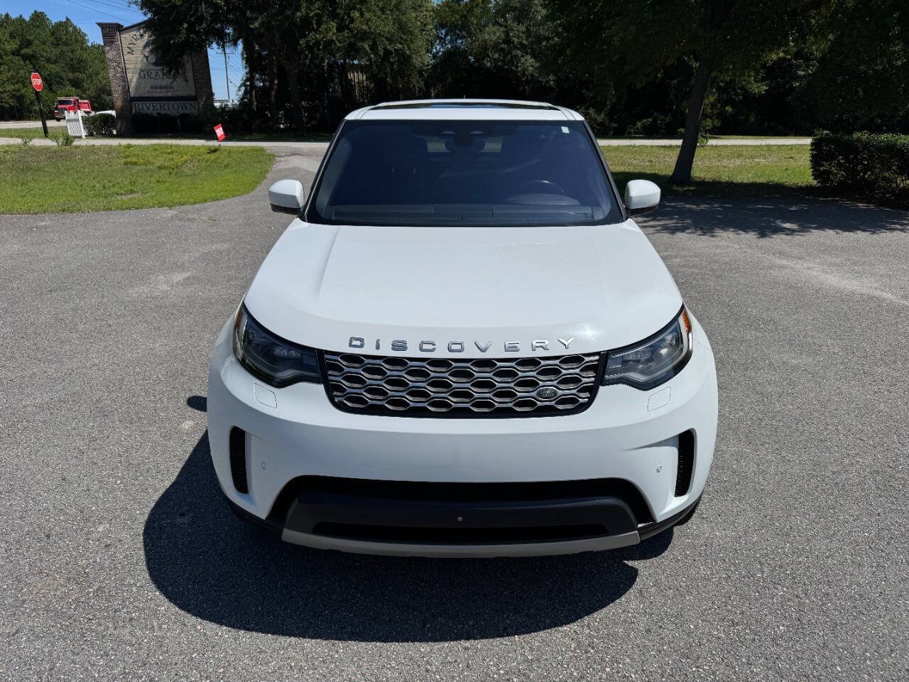 Used 2022 Land Rover Discovery S AWD/4WD image 2