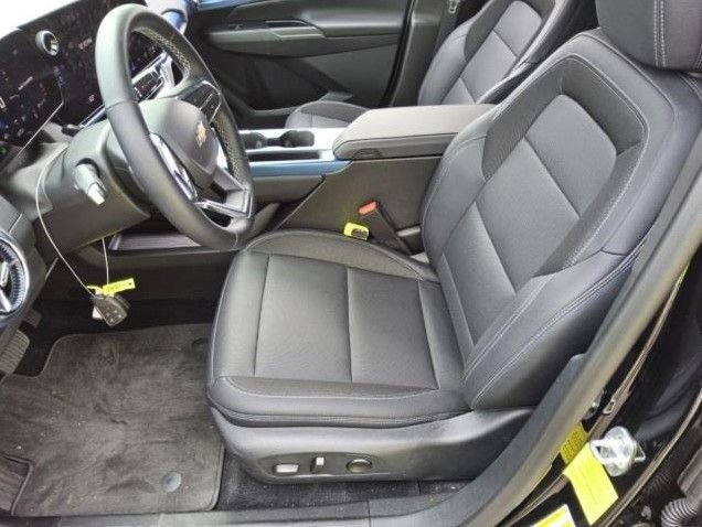 Used 2025 Chevrolet Equinox EV LT w/ Convenience Package image 6