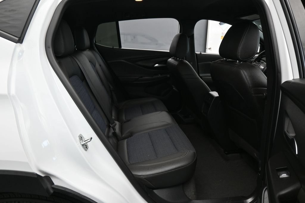 Used 2025 Buick Envista Preferred FWD image 32