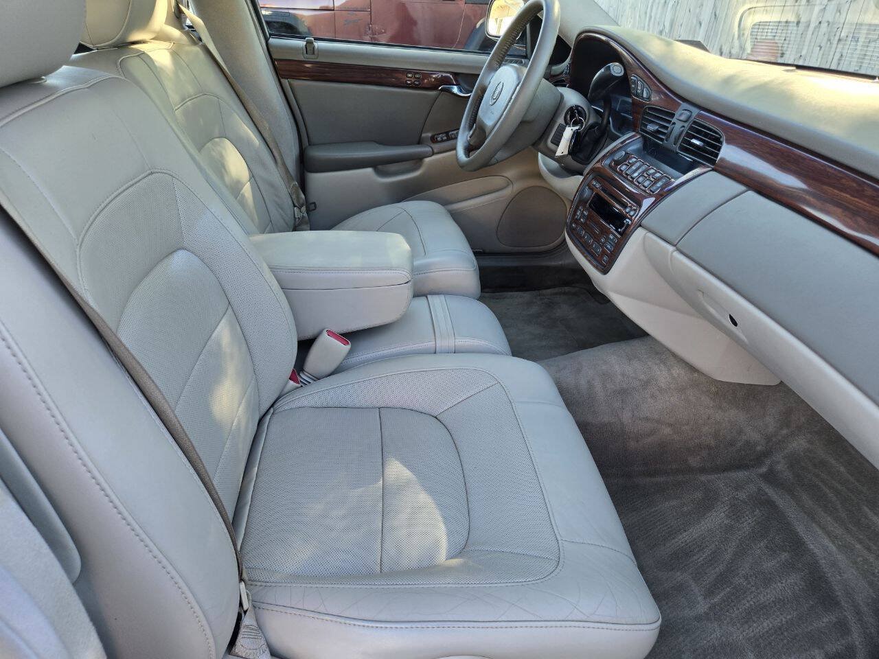 Used 2004 Cadillac De Ville w/ Equipment Group FWD image 28