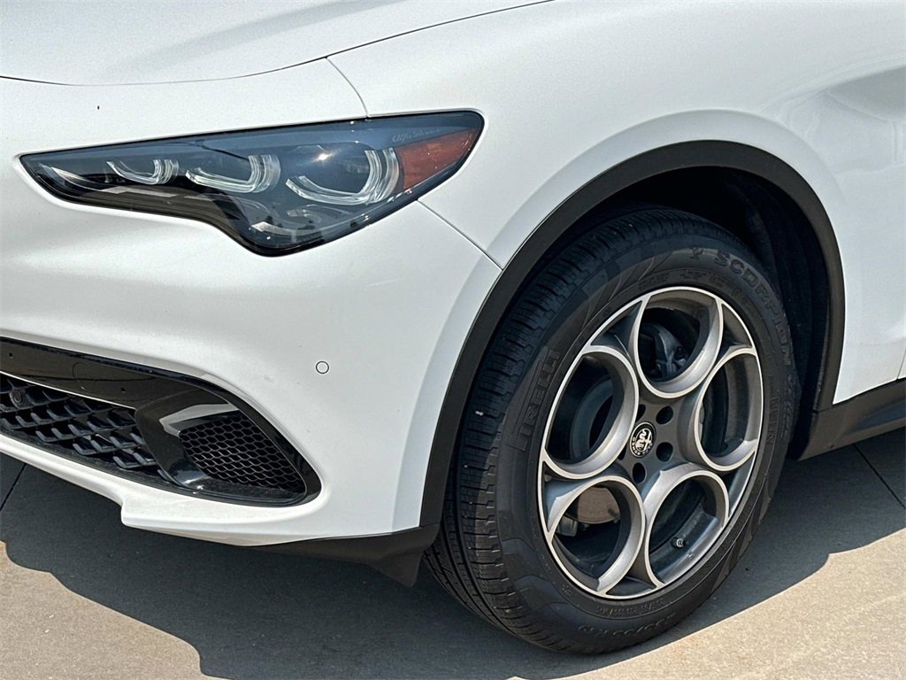 New 2025 Alfa Romeo Stelvio Sprint w/ Convenience Package image 8