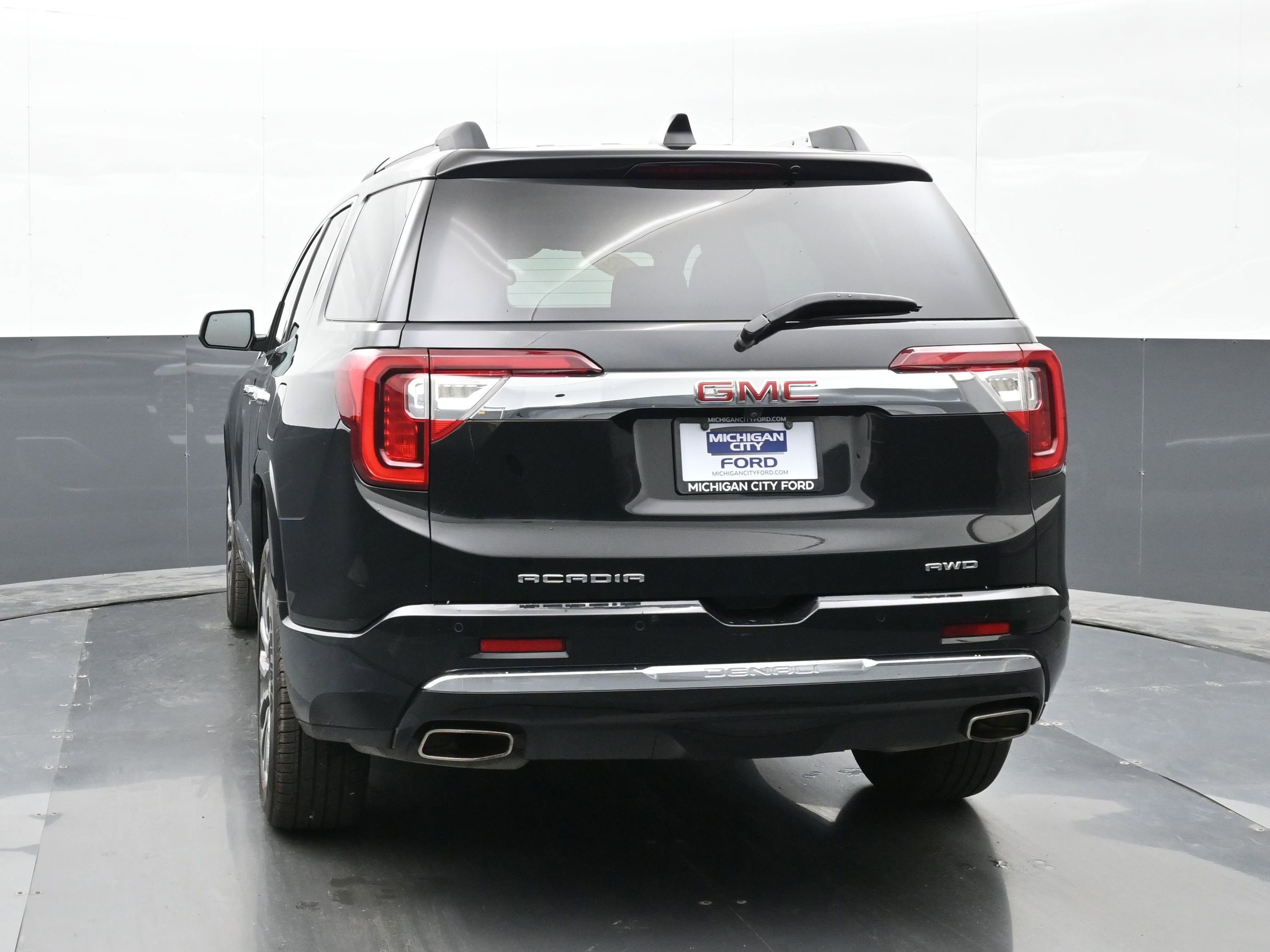 Used 2021 GMC Acadia Denali image 2