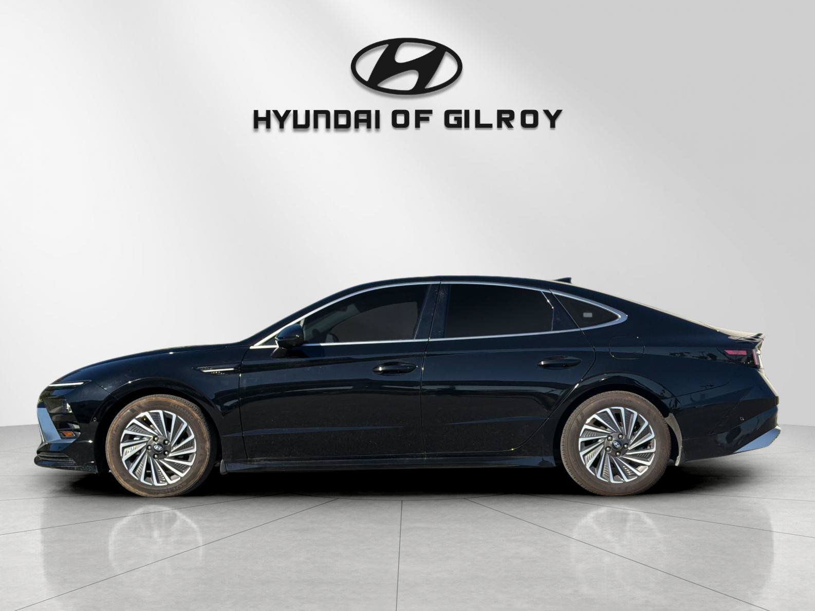 Used 2025 Hyundai Sonata Limited FWD image 2