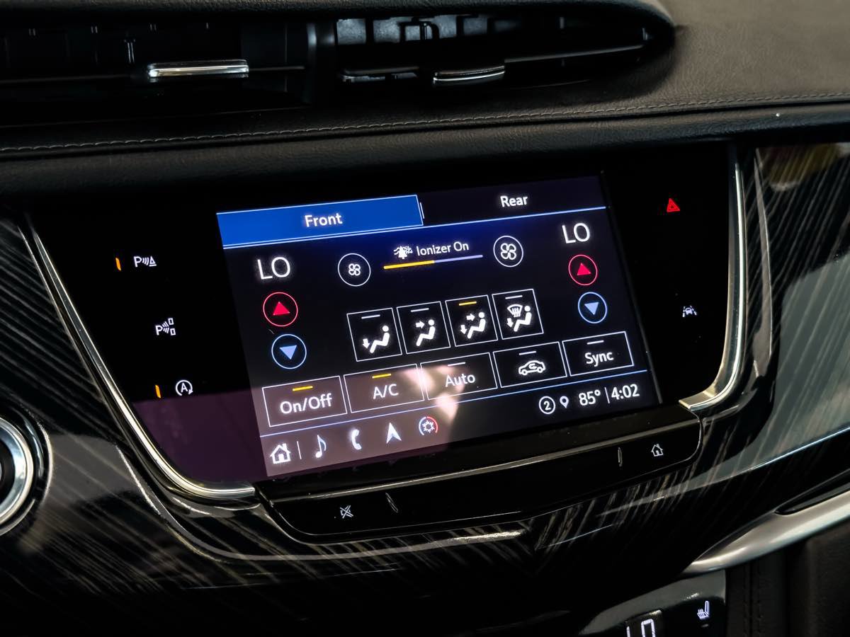 Used 2024 Cadillac XT6 Premium Luxury w/ Technology Package image 46