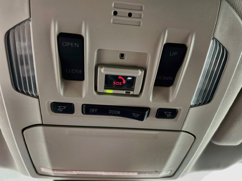 Used 2021 Toyota Highlander XLE FWD image 18